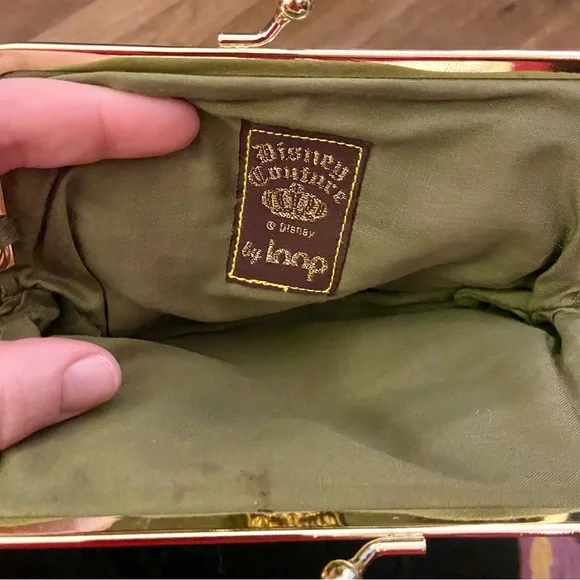 Disney Couture x Loop Snow White Kiss-Lock Clutch - Picture 4 of 4